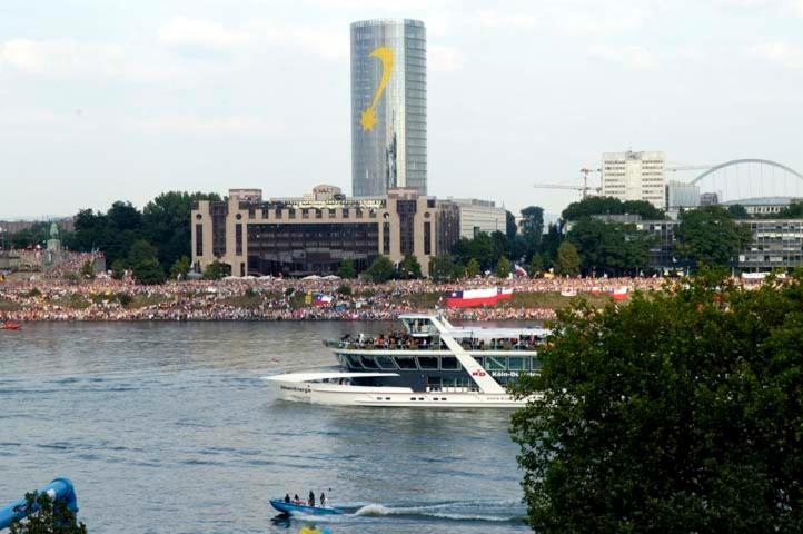 Hotel Roemerhafen Köln Exteriör bild